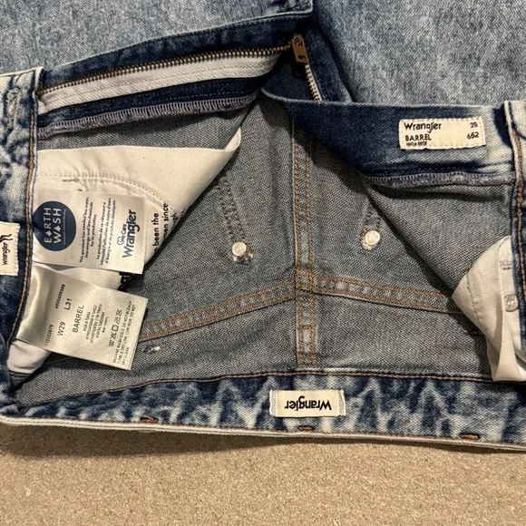 Women’s Wrangler Barrel 652 High Rise Jeans - Picture 2 of 5
